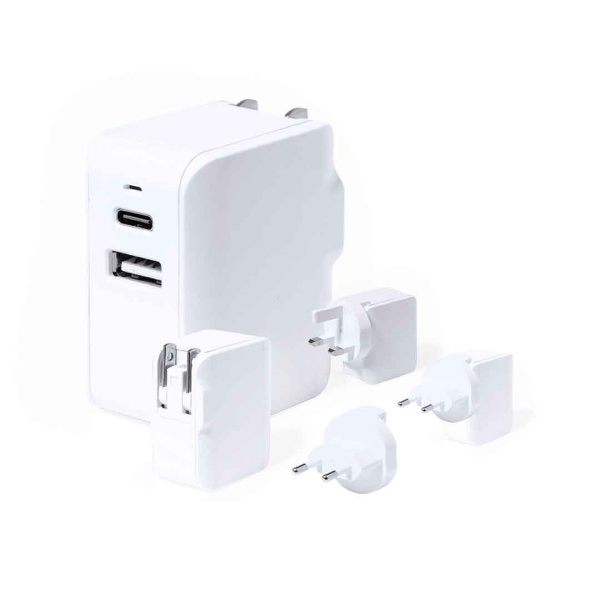 Adaptateur de prise complet et compact