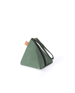 Petit sac pyramidal dans des tons naturels
